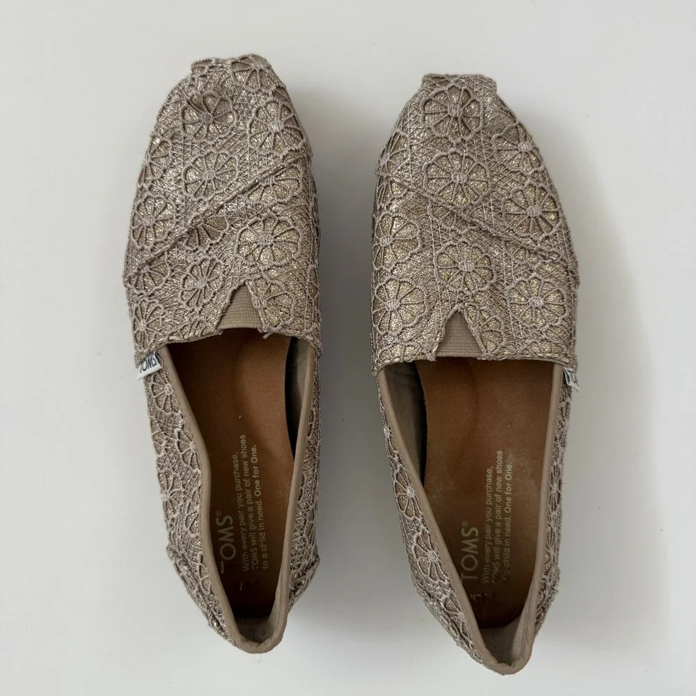 TOMS Womens Gold Metallic Crochet Lace Alpargata Slip On Flat‎ Shoes Size 6.5